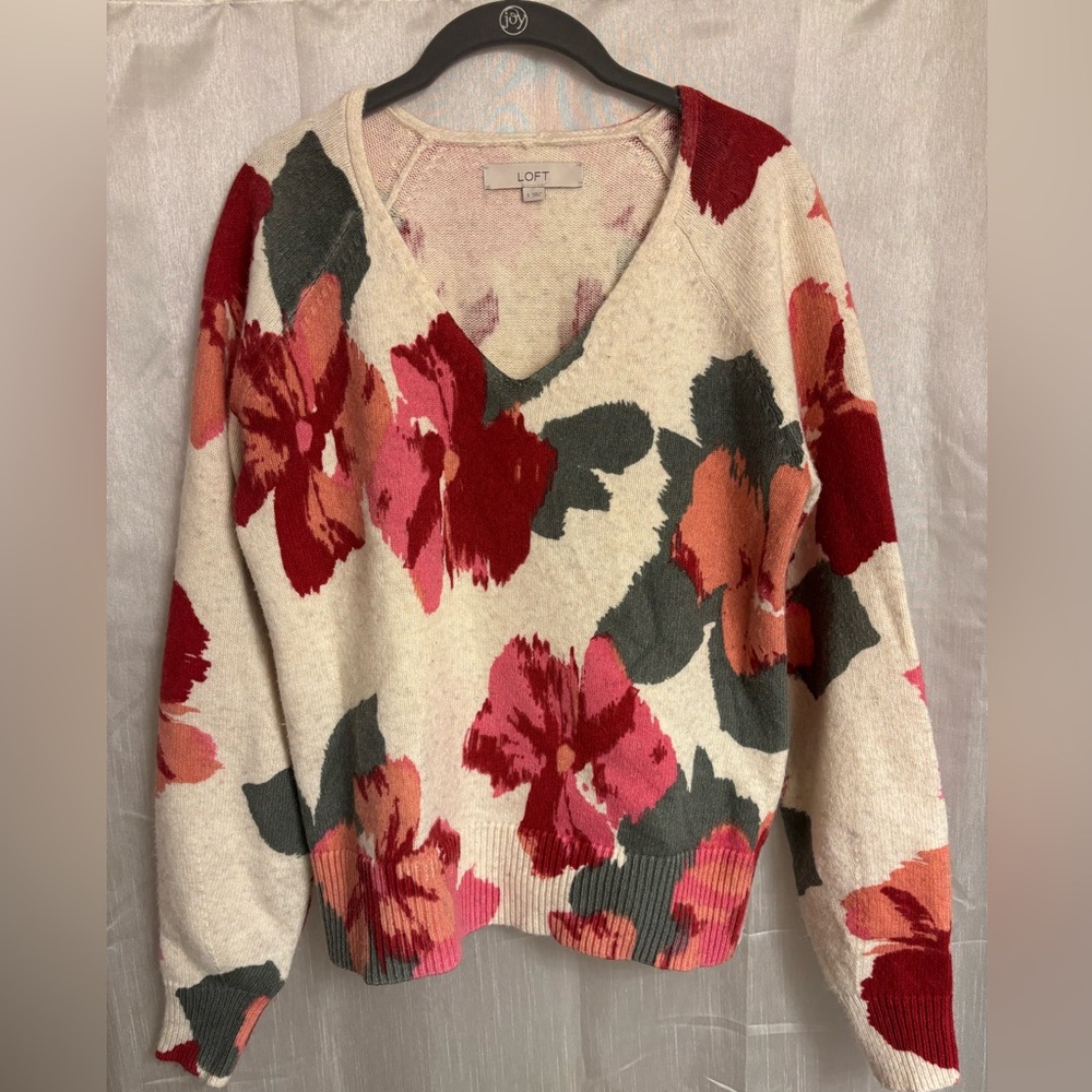 LOFT Cream V-Neck Sweater with Red, Pink & Coral Floral Print